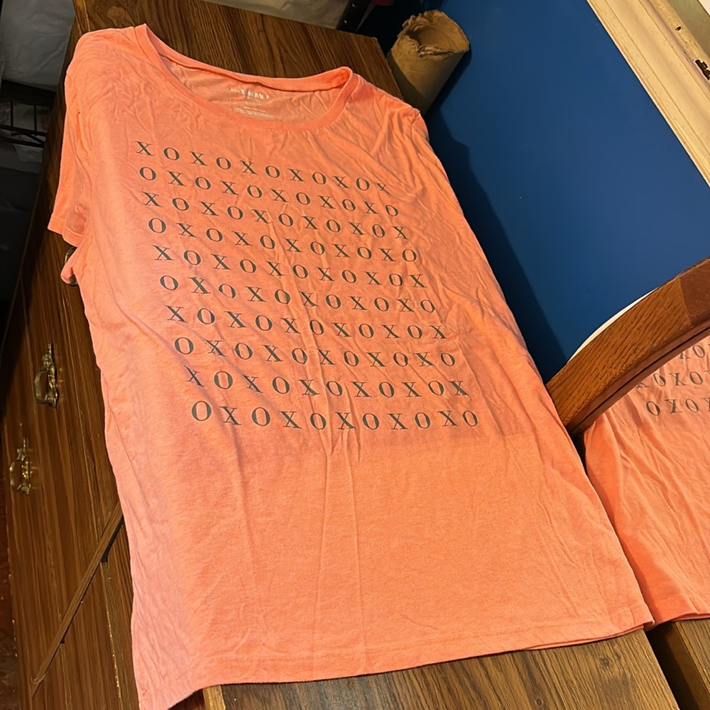 Old Navy Peachy Orange SS Tee Gray X’s & O’s Hugs & Kisses XL